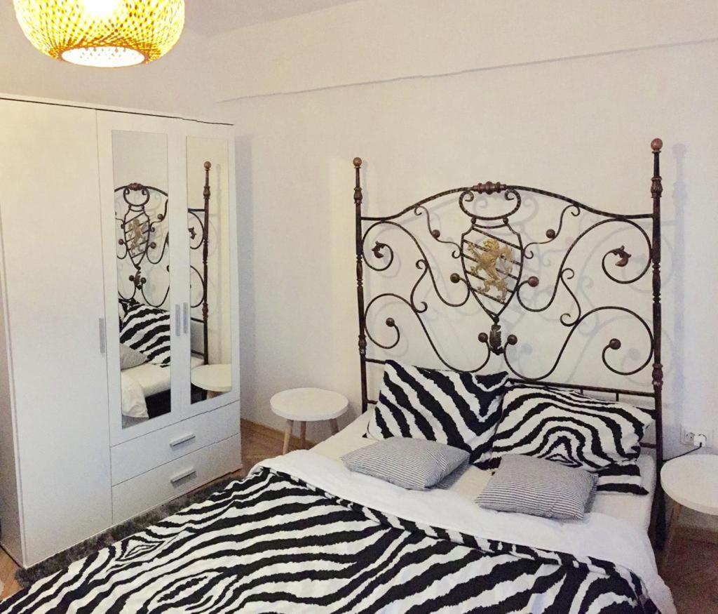 Old Town English Park Residence Крайова Екстериор снимка